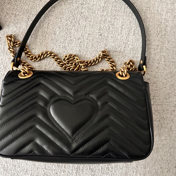 Gucci Black Leather Crossbody Bag with Gold Chain - Picture 2 of 5